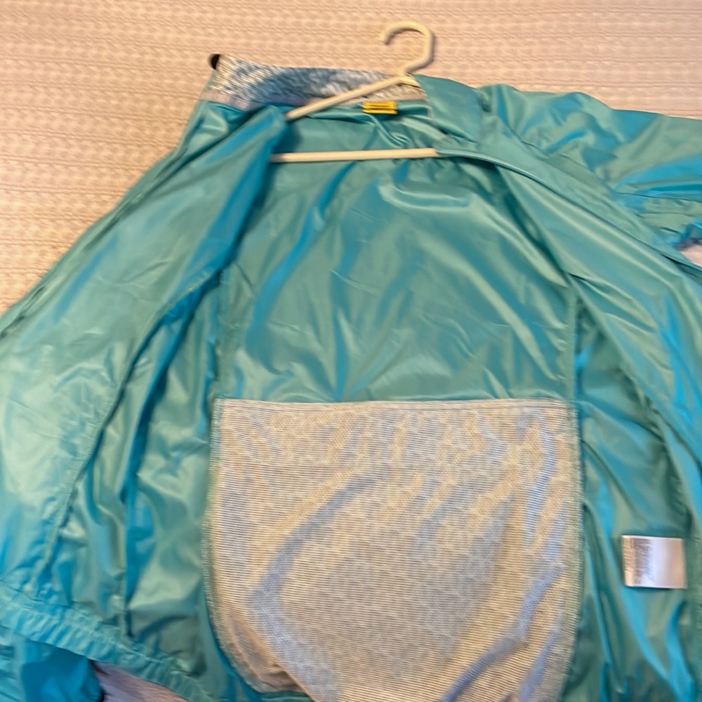 Wind breaker - Picture 6 of 7